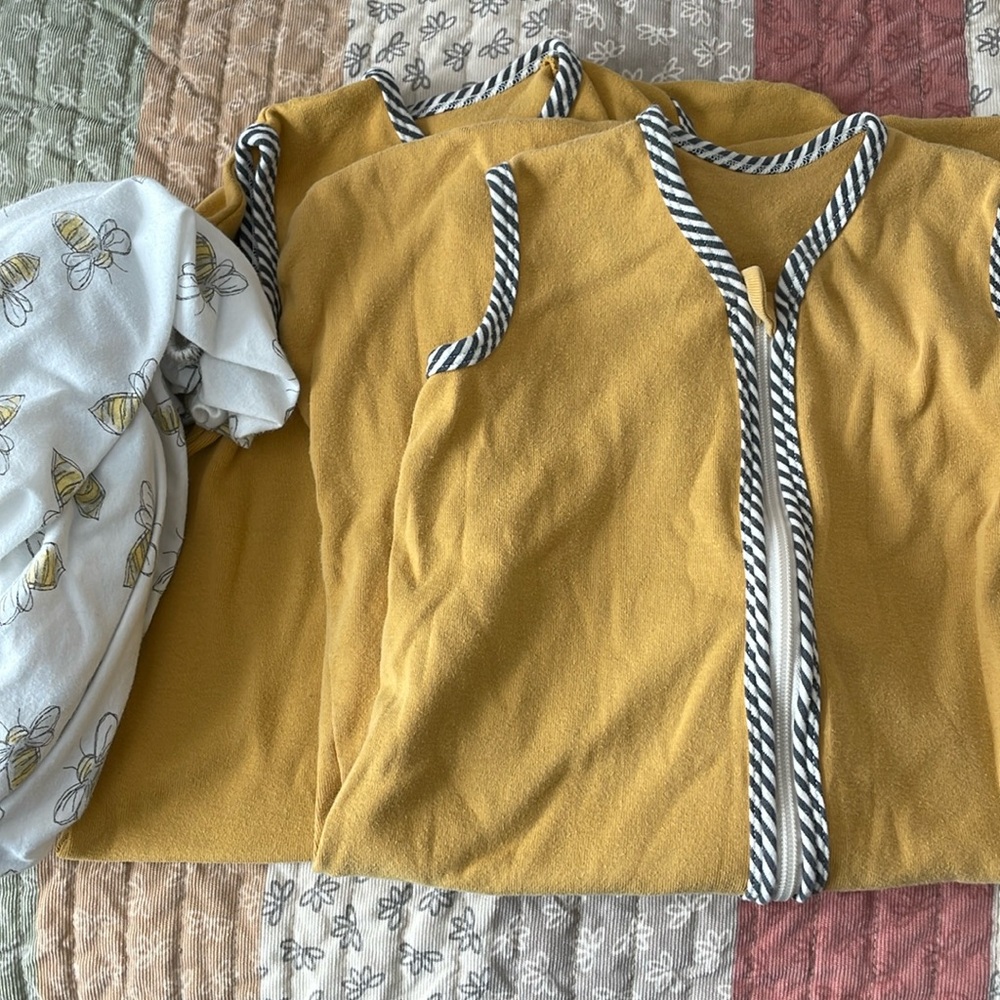 Castleware Baby Organic Cotton Sleep Sack - Bundle of 2 + Burt’s Bee Crib Sheet